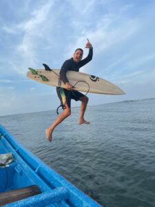 IDAN BARANES<br> Amateur Surfer and Shark Diver